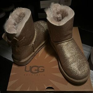 Gold Sparkle Uggs size 7